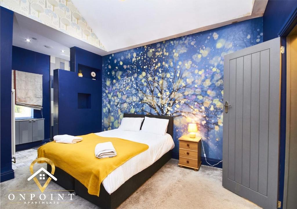 OnPoint Apartments-STUNNING Large House Near Centre With Bar! room 4
