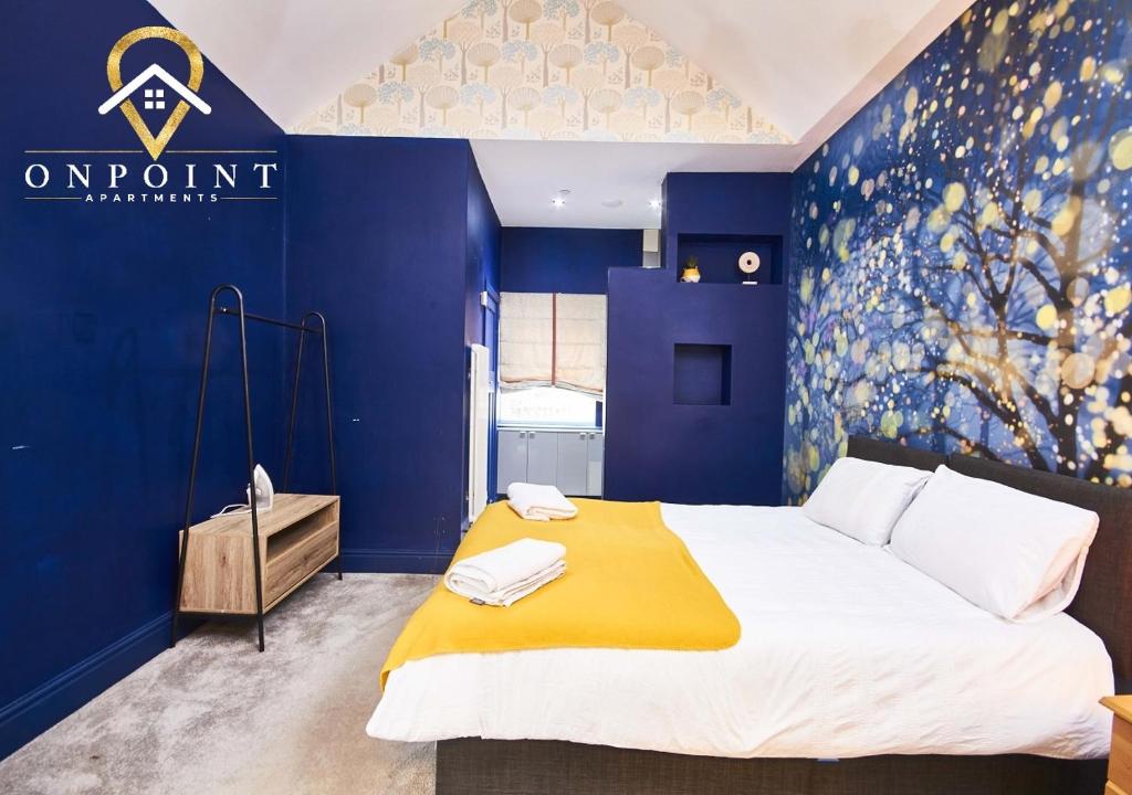 OnPoint Apartments-STUNNING Large House Near Centre With Bar! room 6